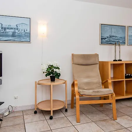 8 Person In Romo-by Traum Kongsmark
